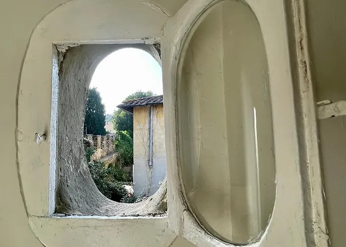 Surrounded By Greenery In The Heart Of * Florencie